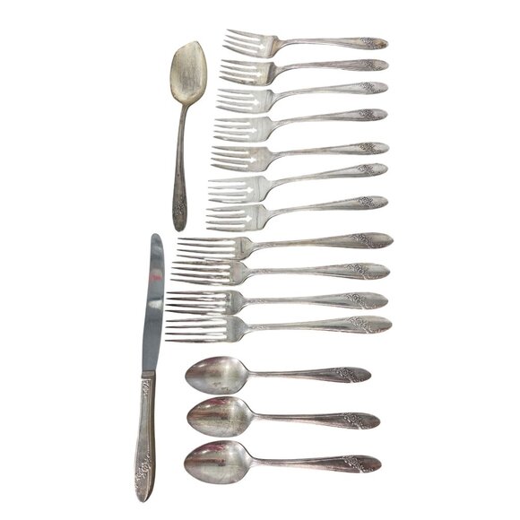 1946 Tudor Plate Oneida Queen Bess II Silverware 16 Piece Set Floral Vintage - Picture 1 of 10